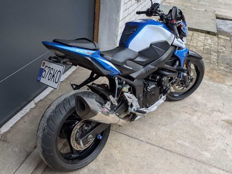 Suzuki GSR 750