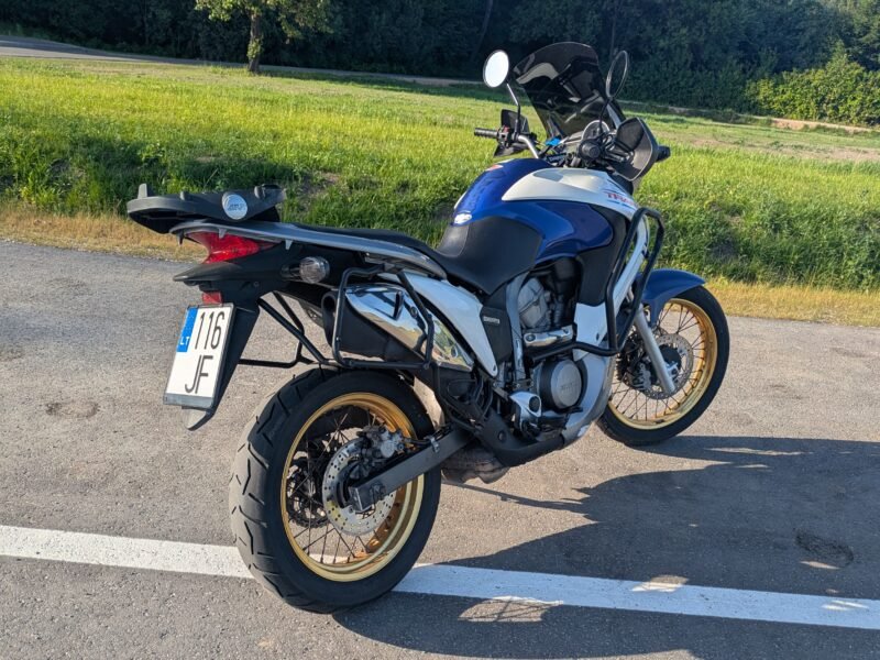Honda Transalp XL700V